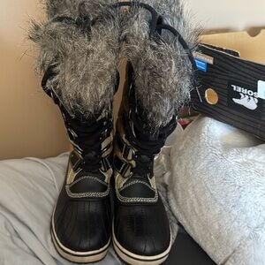 Sorel snow boot twill/black size 6